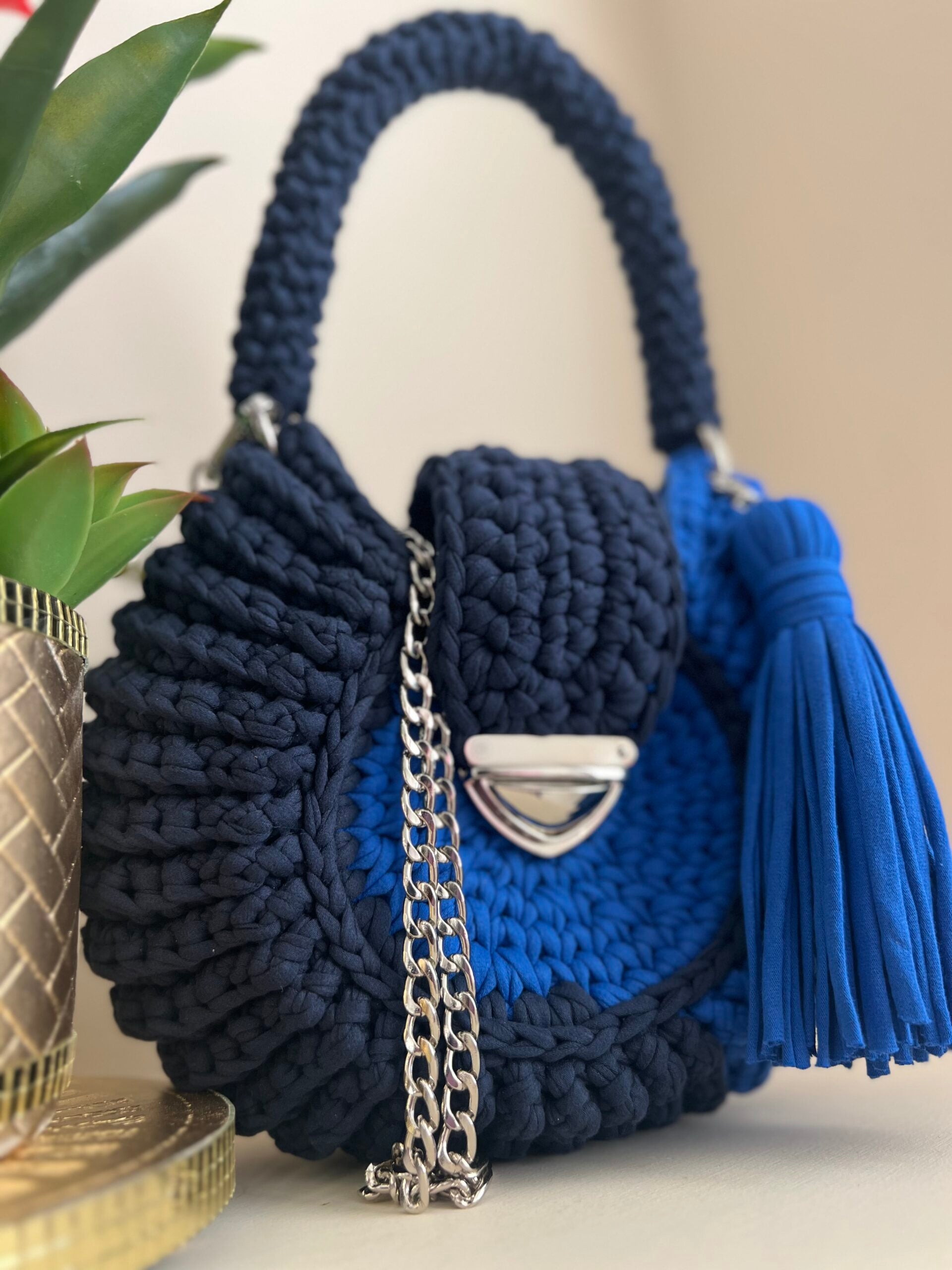 The Midi Lille Oreo Bag image 3