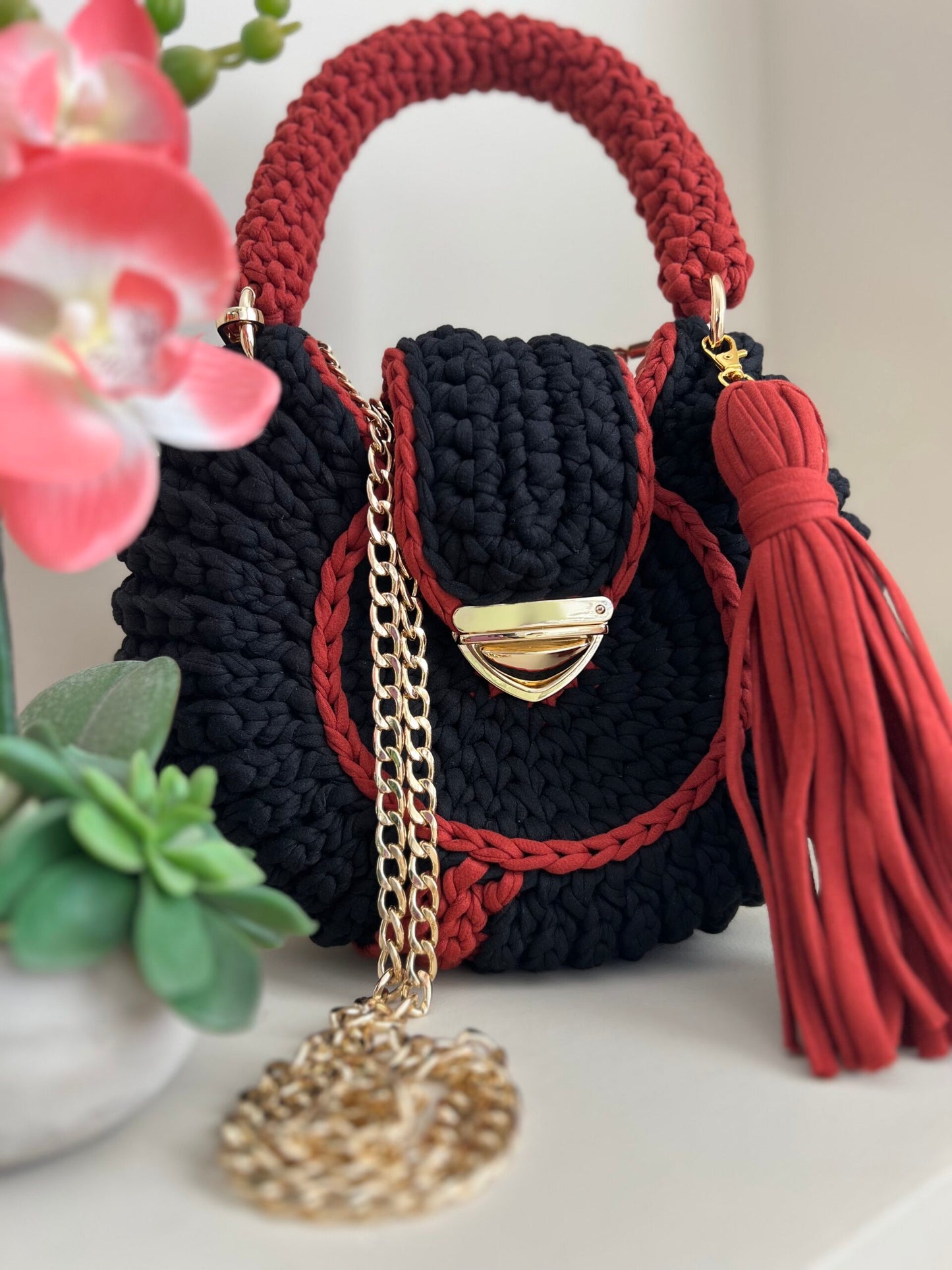 The Midi Lille Oreo Bag image 1